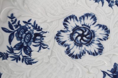 Lot 112 - Mid 18th century Worcester blue and white porcelain junket dish
