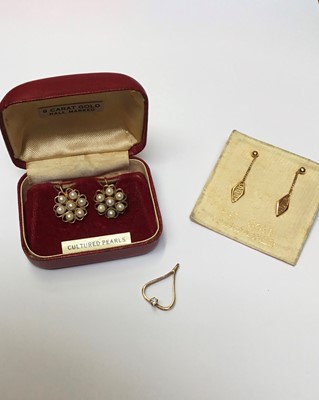 Lot 151 - 9ct gold diamond single stone pendant, pair of 9ct cultured pearl cluster earrings and a pair of 9ct gold pendant earrings