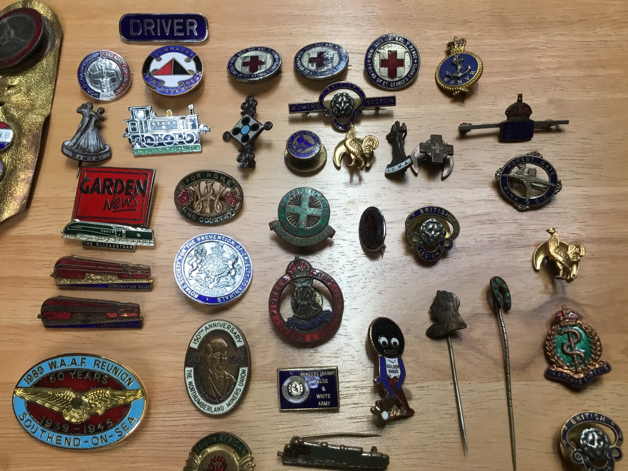 Lot 308 - Vintage badges -mostly enamel selection