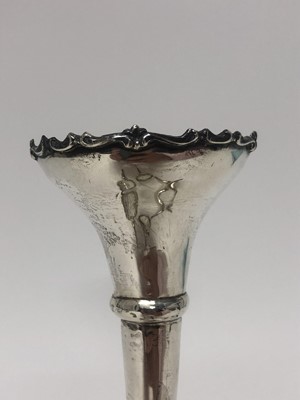 Lot 188 - 1930s silver epergne, the central trumpet shaped vase surrounded by three smaller removable vases, on circular pedestal foot (London 1933), 19.5cm high