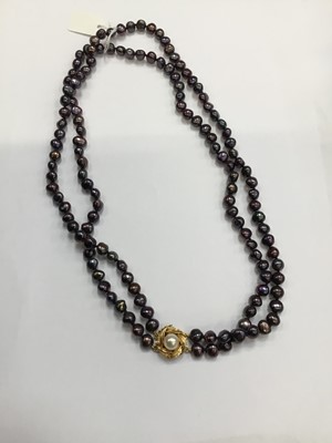 Lot 208 - Cultured pearl necklace with two strings of purple/black freshwater cultured pearls on a 14ct gold clasp, length approximately