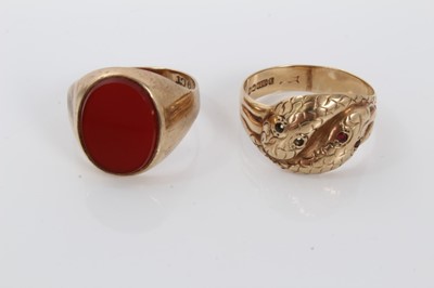 Lot 489 - Gentlemen’s 9ct gold signet ring with oval inset hardstone, together with another in the form of entwined snakes.