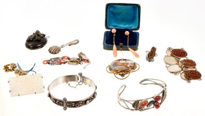 Lot 427 - Group of antique and later jewellery