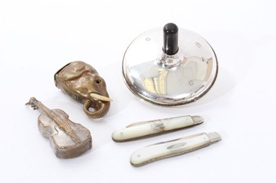 Lot 278 - selection of miscellaneous novelty items, including a contemporary silver spinning top.
