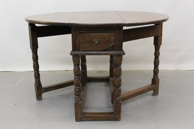 Lot 1255 - Late 17th/early 18th century oak gateleg table