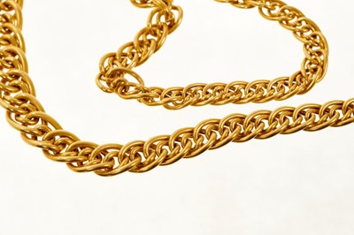 Lot 404 - 18ct gold necklace with graduated double links