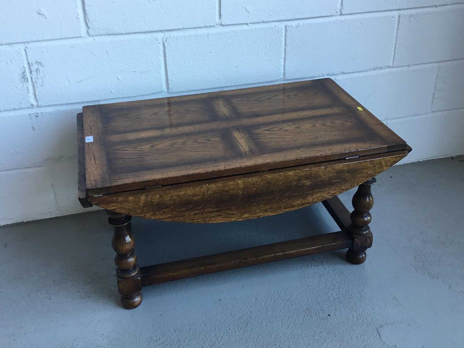 Lot 35 - Good Quality reproduction oak coffee table by Titchmarsh & Goodwin with drop leaves and turned baluster column legs joined by stretchers, 95cm in length, 48cm in height, 60cm in depth (leaves down)