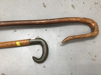 Lot 99 - Horn and burr wood walking stick, together with a shepherds crook