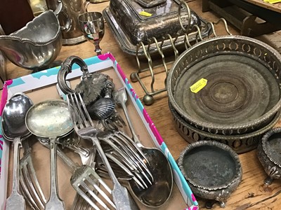 Lot 20 - Group of plated items