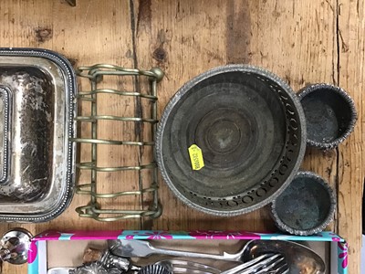Lot 20 - Group of plated items