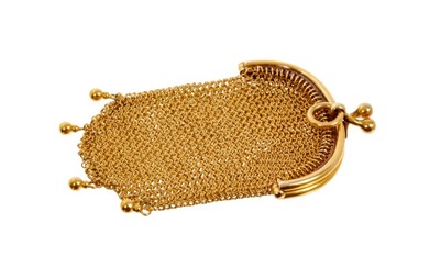Lot 434 - Early 20th century French 18ct gold mesh purse
