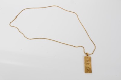 Lot 441 - 18ct gold ingot pendant on an 18ct gold rope twist chain