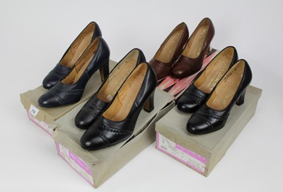 Lot 1752 - Ladies vintage British shoes mainly leather court shoes. Makers Nil-Sim-il-e, Holmes and Bally. Mixed sizes.