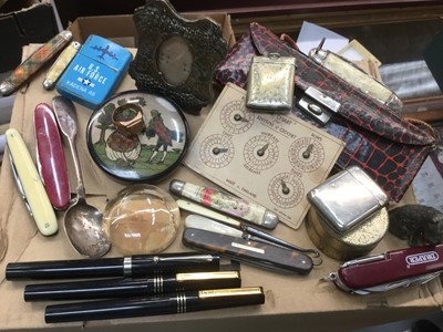 Lot 295 - Group of sundries to include Vesta case, pen knives and other items (1 box)