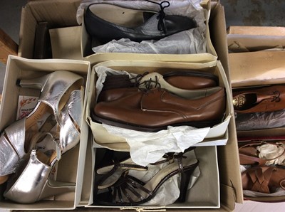 Lot 406 - Large quantity of Ladies vintage shoes, Vero, Technic, Bally.