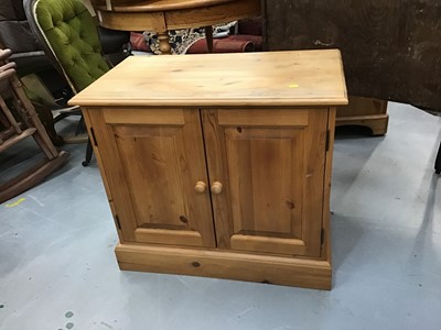 Lot 907 - Pine cupboard enclosed by a pair of panelled doors with single shelf to interior together with a narrow pine bookcase (2 items)