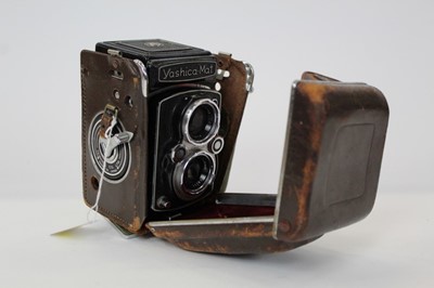 Lot 1912 - Yashica-Mat twin lens camera