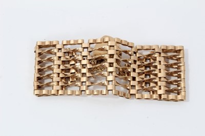 Lot 3 - 9ct gold gate bracelet
