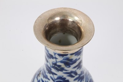 Lot 16 - 19th century Chinese porcelain blue and white double gourd shape vase