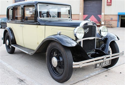 Lot 2950 - 1933 Austin Sixteen Light Six Berkeley Deluxe...