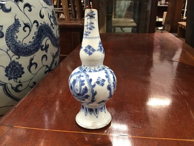 Lot 125 - 18th century Chinese blue and white water sprinkler