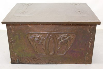 Lot 1243 - Good stylish copper log box in the Art Nouveau style