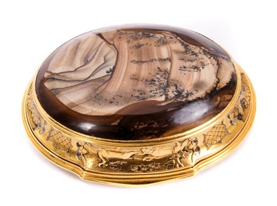 Lot 732 - 18th century Continental gold mounted moss agate snuff box