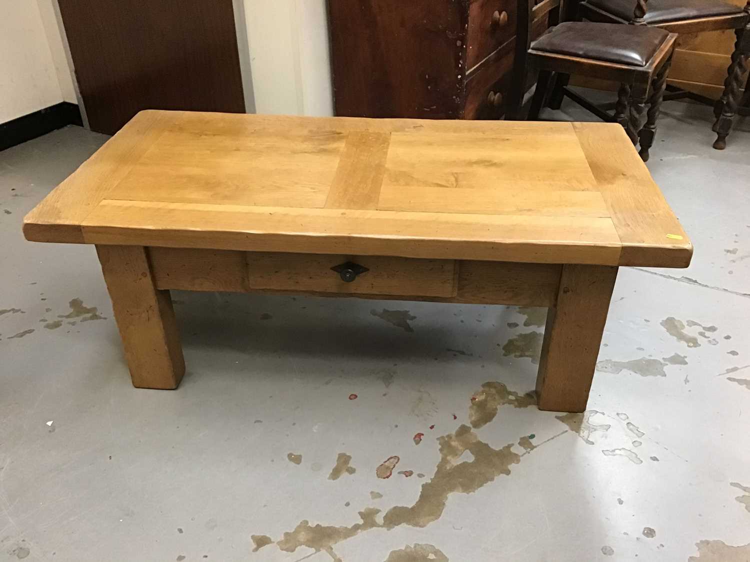 Lot 921 - Contempory oak coffee table with drawer