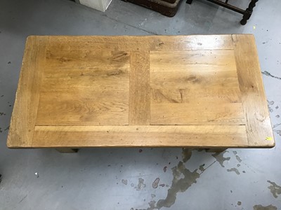 Lot 921 - Contempory oak coffee table with drawer