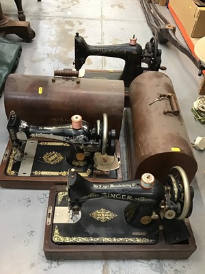 Lot 580 - Three vintage Singer sewing machines