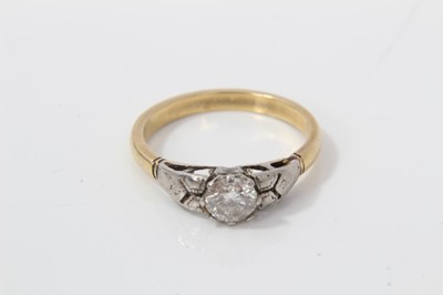 Lot 14 - Diamond single stone ring