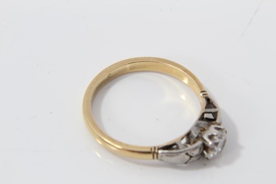Lot 14 - Diamond single stone ring