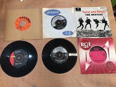 Lot 1862 - Small selection of rare single records including Matchbox by Carl Perkins, Money by Barrett Strong, The Fiestas and art etc