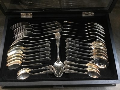 Lot 281 - Viners 44 piece kings pattern stainless steel cutlery set