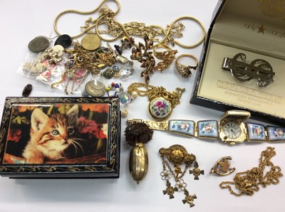 Lot 664 - Group gilt metal costume jewellery and bijouterie