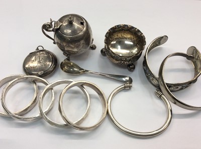 Lot 666 - Silver mustard pot, silver salt, white metal salt spoon, silver torque bracelet, two other metal bangles, silver compact and four metal napkin rings