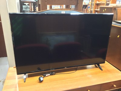 Lot 982 - LG flatscreen television - model no 43LJ594V-ZA