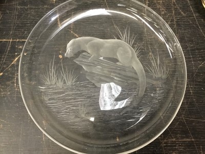Lot 182 - Fine quality engraved glass dish, decorated with an otter