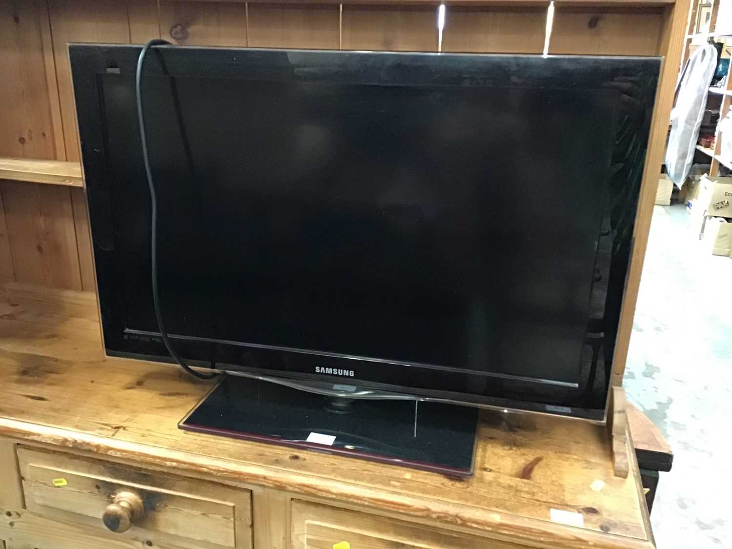 Lot 983 - Samsung flatscreen television - model no LE32C650L1K
