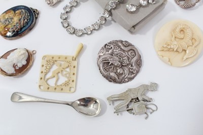 Lot 15 - Silver brooches, cameo brooch, Edwardian 9ct gold pendant, other jewellery and bijouterie