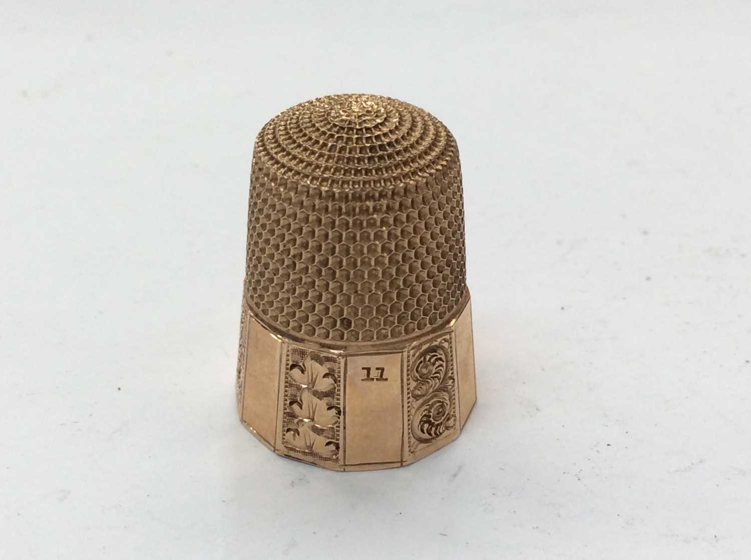 Lot 678 - Yellow metal thimble