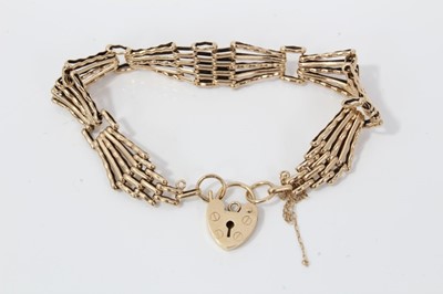 Lot 21 - 9ct gold gate bracelet