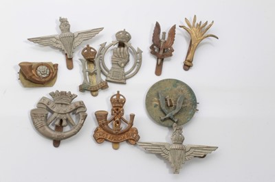 Lot 614 - Collection of Second World War Military cap badge to include Royal Armoured Corp, Duke of Cornwalls Light Infantry, RAF and Parachute Regiment (1 box)