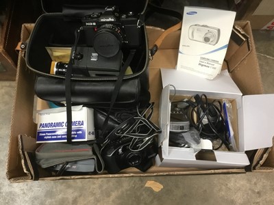 Lot 269 - Collection of cameras and accessories