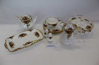 Lot 932 - Quantity Royal Albert Old Country Roses tea and dinner ware