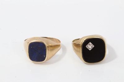 Lot 27 - 9ct gold gentlemen's signet ring and one other similar