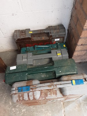 Lot 617 - Five drills all with no cables and a Black and Decker Workmate