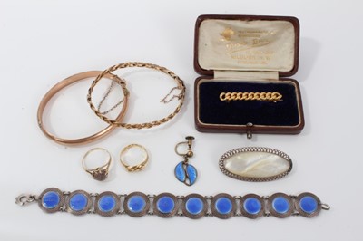 Lot 490 - Group of jewellery  to include Edwardian 18ct gold chain link bar brooch, two yellow metal hinged bangles,Victorian 18ct gold snake ring, gold dress ring,silver and blue enamel bracelet and similar...