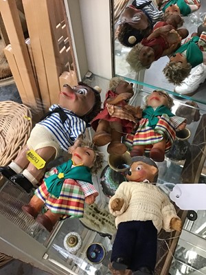 Lot 76 - Vintage Steiff toy, windup toy and other tops