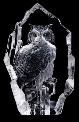 Lot 866 - Fine and large Mats Jonasson glass sculpture - Eagle Owl, (13304) signed and numbered 24 from a limited edition of 299, 23cm high